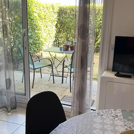 Apartment T2 Avec Jardin, Proche Et Centre, Parking Prive, Animaux Acceptes, Wi-fi Gratuit *